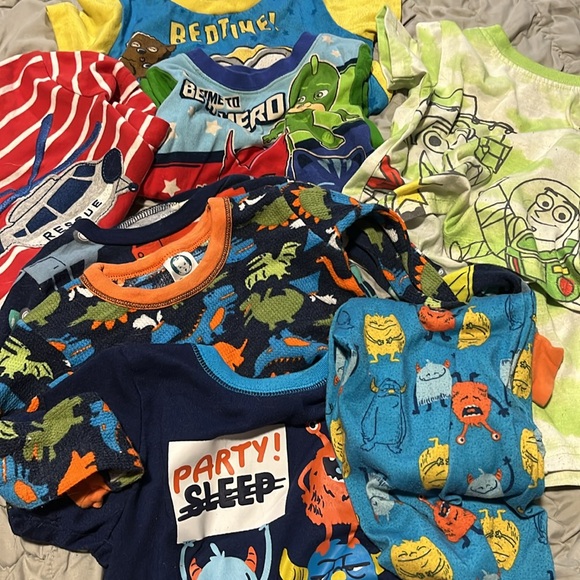 Pajamas 3T boys read description - Picture 2 of 6
